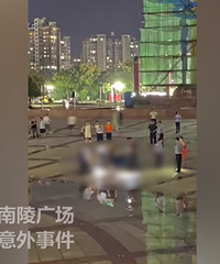 广场上健身被雷电击中,2人不幸身亡