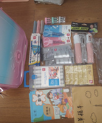 新手一年级入学准备就绪,所有文具都是一个品牌