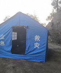 ����С����Ů�ѣ�����������ɭ������һ�𲢼�ս��������