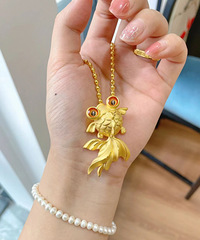 年轻女孩子戴黄金真的很土吗?