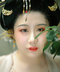 盛装出席时,便是花好月圆日!