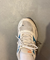 ��Ϊһ���ܲ������ߣ����м�˫��Ь��