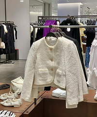 只有我觉得UR衣服不平价吗?一件小上衣300