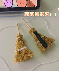 这个发夹也太可爱了,竟然是扫把的造型!