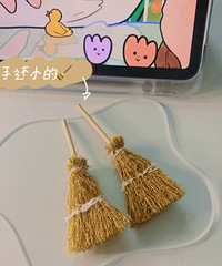 这个发夹也太可爱了,竟然是扫把的造型!