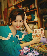 5λ����ͫ�ۡ�Ů�ǣ�����������ɫͫ�ף�ë��ͮ�����ֺ��ִ�