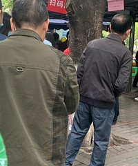 做核酸遇到摘了口罩抽烟、插队的人