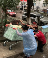 重庆学校临时管控,积极抗疫,这些瞬间值得铭记