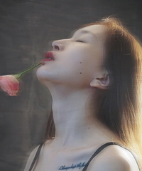 不运动的晚上总是那么无聊,自己在家拍组照片吧!