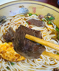 ����ʳ��˸�������ͣ�ţ�����߻��ǳ�ԭ����Ե�