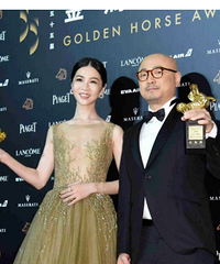 40岁才走红,谢盈萱就是很潇洒啊