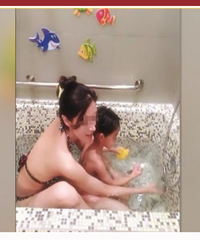 李嘉欣和9岁儿子共浴,不合适吧