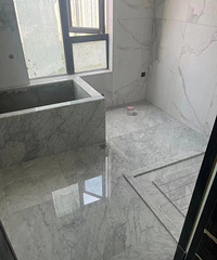 再也不用担心洗澡时地面滑滑的了,这个设计很实用