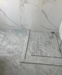 再也不用担心洗澡时地面滑滑的了,这个设计很实用