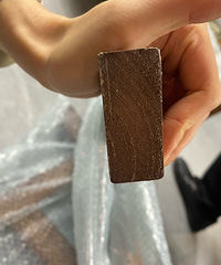 网上买的书桌,大家帮忙看看这是实木的吗?
