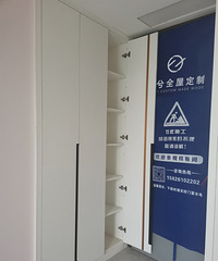 “入墙式衣柜”让家里省了一半空间!节省空间的同时,还耐看