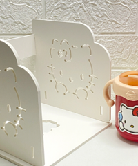 5r买到的hellokitty书架,组装也很方便,炒鸡牢固