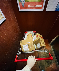 疫情下的单身生活:志愿工作远比想象的要难,防护服捂得大汗淋漓