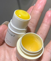 能让我万年回购的俩唇膏!!!没有之一,滋润度绝了