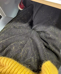 真的要被气疯了!兔毛的衣服为什么掉毛这么严重?粘得到处都是