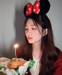 33岁啦!封控在家自拍了一组生日照,还挺不错