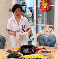 全职妈妈早上5点起床给全家做饭