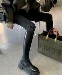 不允许有人不知道这双靴子,好显腿细显腿直!1688值得拥有