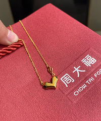 周大福新款爱心项链真是太漂亮啦,送自己的新年礼物