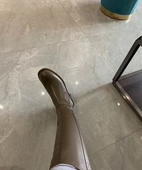 没想到我的小粗腿也能塞进长靴里,价格完全配不上它的质量