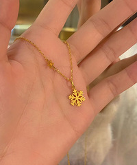 买金真的只有零次和无数次,周大福雪花项链到手,新年氛围感有了