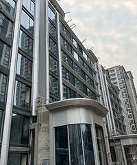 ��ʯ����������Ҽ���󷿵������棬����Ļǽ�Ұ���