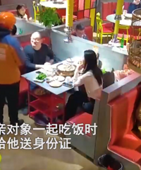 女生相亲见男方收跑腿送的身份证,当场穿衣转身走人,满脸嫌弃