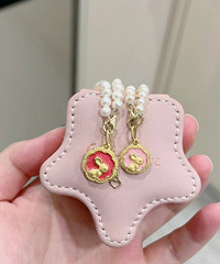 跟好闺蜜一起入了周大福望月兔珍珠手链,太治愈太温柔啦!