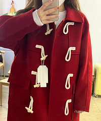 新年战袍红色牛角扣大衣已到,开始期待圣诞和新年