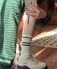 ����һ�۾��޷����ǵ�Ь�ӣ������������£������������ǰ���