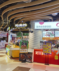 现在的商场好冷清,人都没得几个