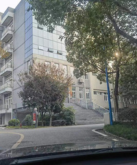 �����µ�ѧУ��������������ÿ��Ҫ�ż٣��͸�����һ��