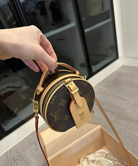 入手LV mini硬饼,日常出门容量也够了