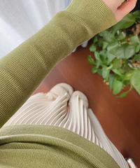 好喜欢这种温柔又显白的颜色,牛油果色很软糯打底衫