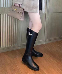 很喜欢这双显瘦耐看又好搭的骑士靴,靴筒版型很好