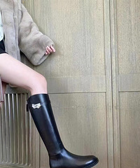 很喜欢这双显瘦耐看又好搭的骑士靴,靴筒版型很好