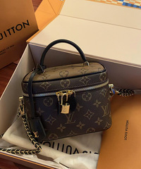 2022最后一个月的收获!LV化妆包拆箱,对自己说一声:辛苦