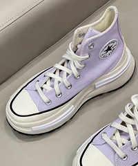 我真的太爱匡威的高帮厚底夹心系列了,每个配色都直戳我的心窝