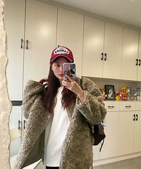 今年买的唯第一件冬装,还有十几块钱入手的帽子,真的值了!