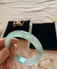 都说翡翠水很深, 小白第一次买,4W多买亏了没?