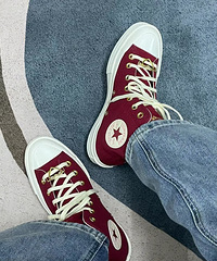 匡威新款很难不心动啊!酒红配金色好好看,我刚买完就断货了