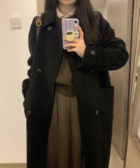 双排扣是自带复古感的,黑大衣经典是有道理的!