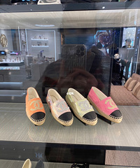 ���ζ������Ь��������ڵ�̯�ϣ�Ҳ������50�����˰ɣ�