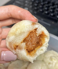找了好久!这种油皮小笼包,酱汁浸着超级香