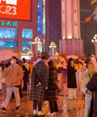 跨年夜,解放碑依然人山人海
